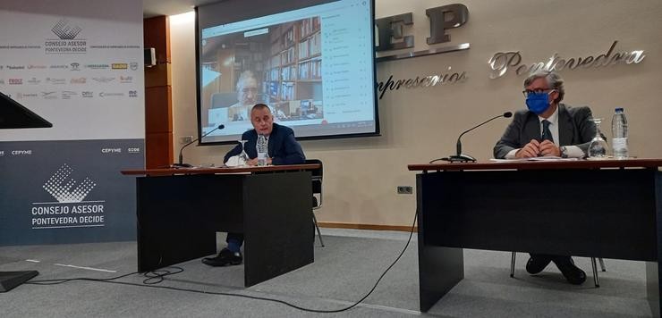 O presidente da Confederación de Empresarios de Pontevedra, Jorge Cebreiros, durante unha reunión da Comisión Permanente, na que se presentaron varios estudos sobre dixitalización de empresas e mellora dos plans de inserción laboral.. CONFEDERACIÓN DE EMPRESARIOS DE PONTEVEDRA 