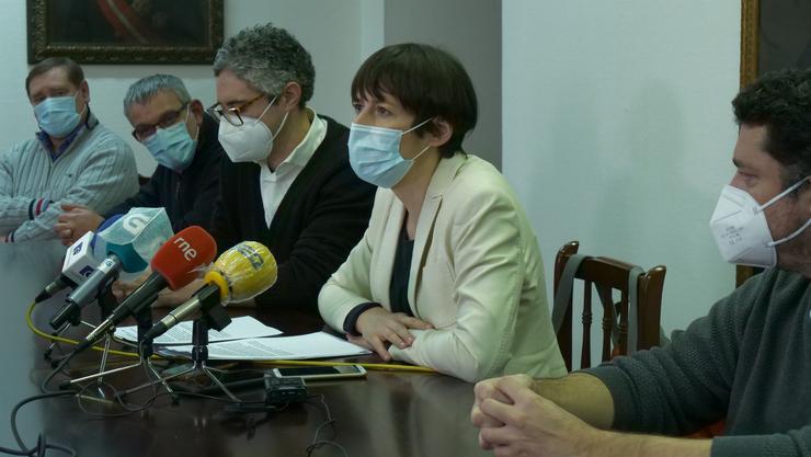 A portavoz nacional do BNG, Ana Pontón, con membros do a súa formación da comarca de Ferrolterra. BNG / Europa Press