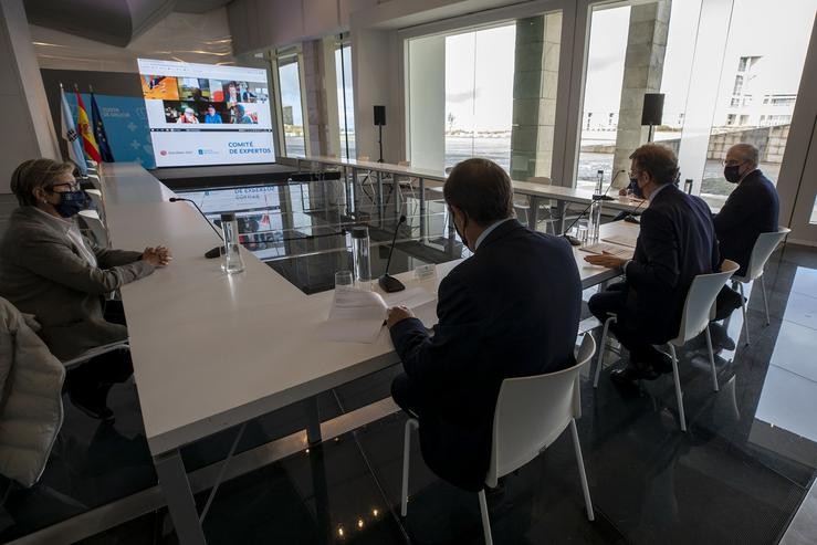 O presidente da Xunta, Alberto Núñez Feijóo, preside unha reunión co comité de expertos económicos.. XUNTA 