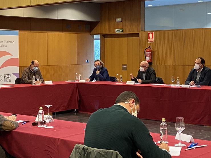 Reunión do Clúster de Turismo, Xunta, deputacións e Fegamp sobre as axudas ao sector da hostalaría. DEPUTACIÓN DA CORUÑA