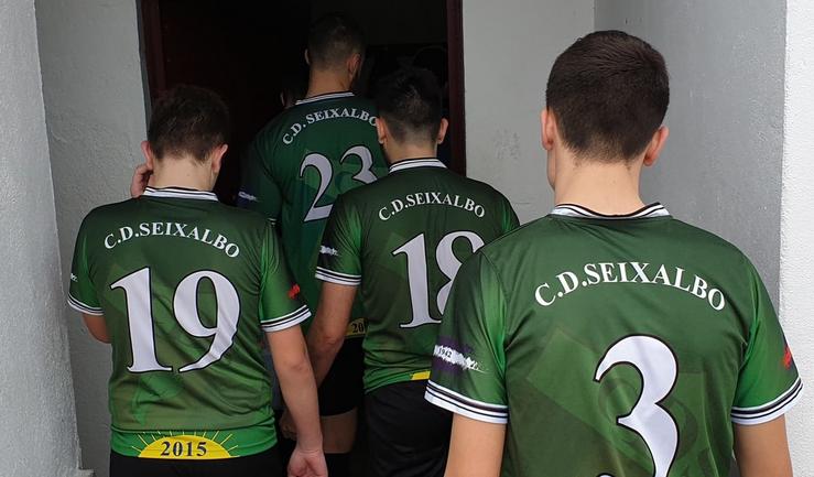 Xogadores do Seixabalbo entrando no vestiario / Facebook @cdseixalbo.