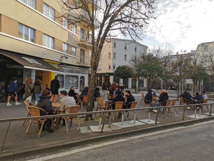 Terrazas en Santiago este sábado 9 de xaneiro. / Europa Press