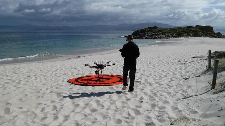 Un dron monitoreando a orixe do lixo (Proxecto Bewats) / Uvigo
