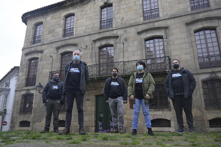 Activistas e militantes do BNG condenados a pagar 180 euros pola protesta realizada na Casa Cornide para pedir a súa devolución 