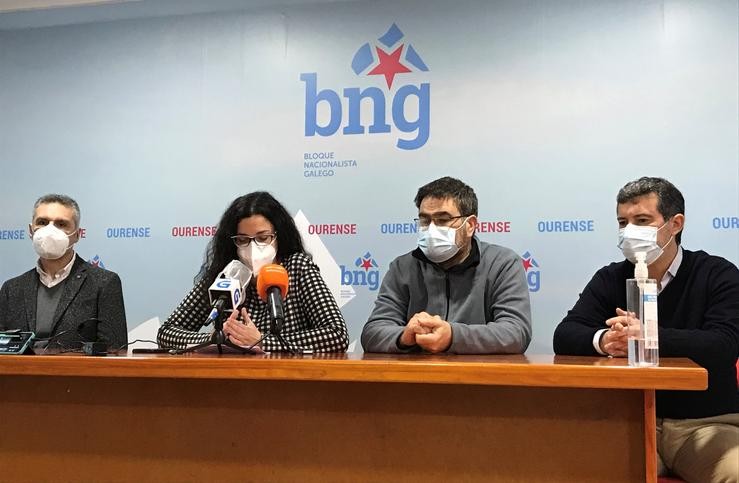 Os deputados Iago Tabarés e Noa Presas, o concelleiro Luís Seara e o deputado provincial Bernardo Varela en rolda de prensa. BNG 
