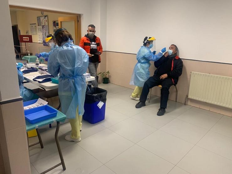 Un cribado para detectar casos de Covid-19 na área Sanitaria de Santiago e Barbanza / Sergas.