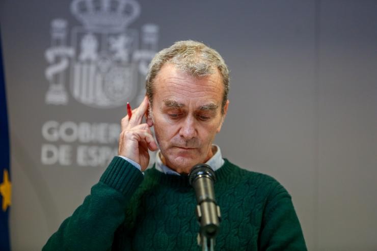 O director do Centro de Coordinación de Alertas e Emerxencias Sanitarias (CCAES), Fernando Simón, durante unha rolda de prensa convocada ante os medios de comunicación no Ministerio de Sanidade para informar sobre a evolución do coronavirus, en Madr. EUROPA PRESS/R.Rubio.POOL - Europa Press / Europa Press
