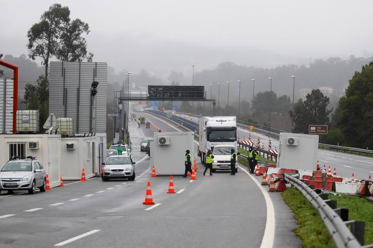 Control policial na fronteira da Ponte Internacional Tui-Valença, en Pontevedra /  Europa Press