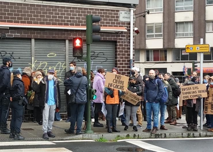 Negacionistas do coronavirus protestas ante a Cámara / Europa Press