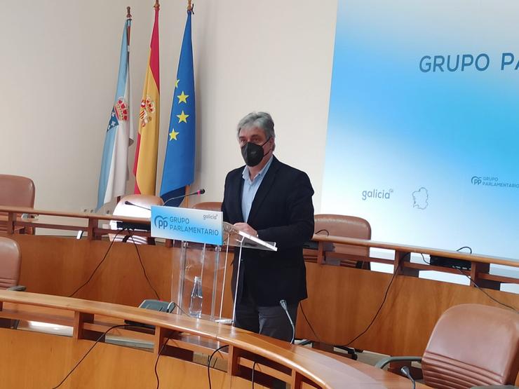 O portavoz parlamentario do PPdeG, Pedro Puy, nunha rolda de prensa na Cámara galega 