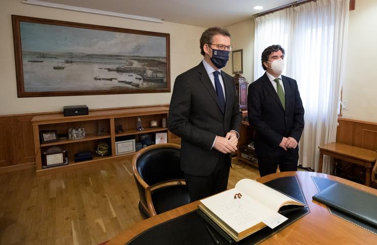 O presidente da Xunta, Alberto Núñez Feijóo, tras unha reunión co presidente da Autoridade Portuaria da Coruña, Martín Fernández Prado. ANA VARELA / Europa Press