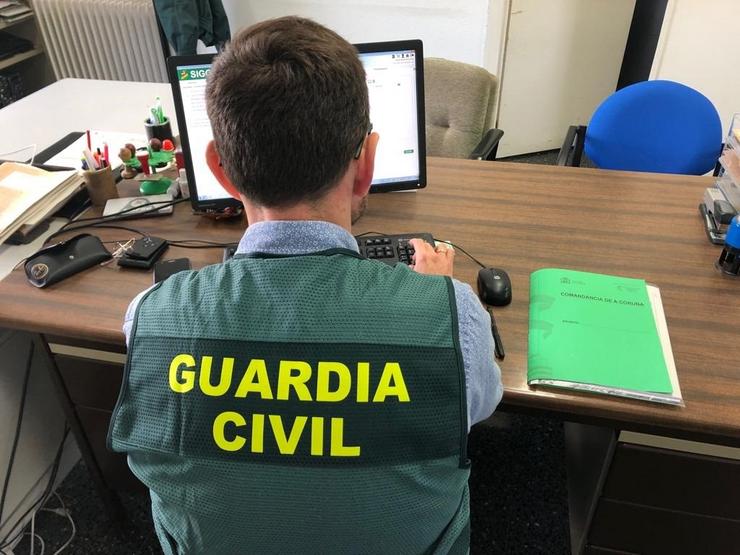 Equipo de estafas telemáticas da Garda Civil. GARDA CIVIL