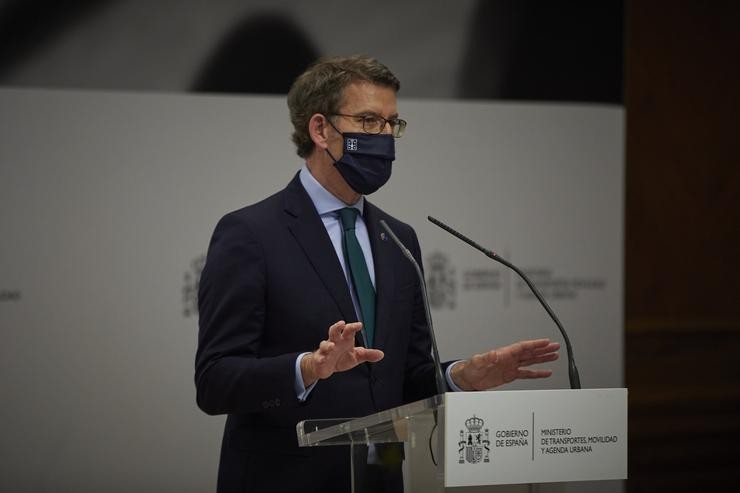 O presidente da Xunta de Galicia, Alberto Núñez Feijóo, intervén durante unha rolda de prensa tras manter unha reunión co Ministerio de Transportes, en Madrid, (España), a 10 de marzo de 2021.. EUROPA PRESS/J. Hellín. POOL - Europa Press / Europa Press