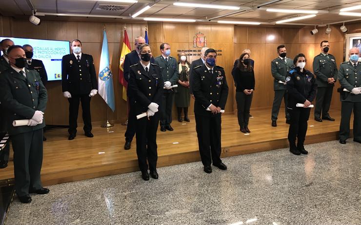 Condecorados coas Medallas ao Mérito da Protección Civil nun acto de entrega de distincións, presidido polo delegado do Goberno en Galicia, Javier Losada / Delegación do Goberno.