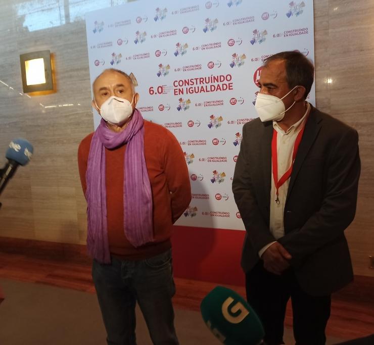 Pepe Álvarez e José Antonio Gómez en declaracións aos medios en Santiago 
