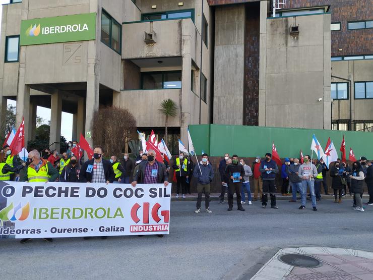 Mobilización da CIG ante o centro de Iberdrola na Rúa en protesta polo seu traslado
