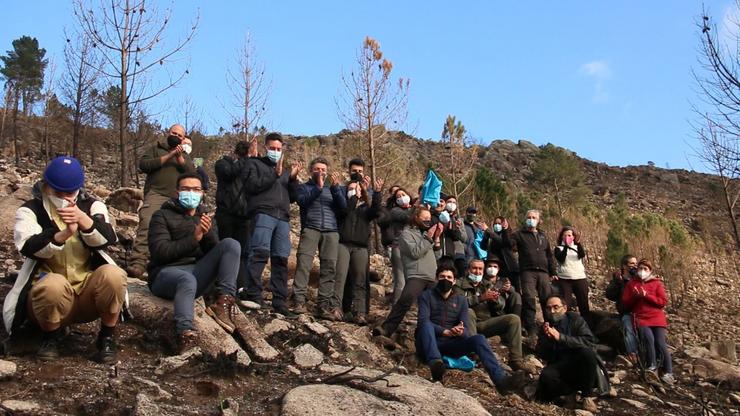 Participantes na expedición 'Plantando cara ao lume' na Serra do Xurés 