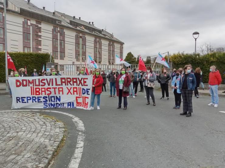 Protesta na DomusVI Laraxe. / Europa Press