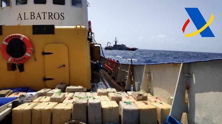Droga incautada pola Axencia Tributaria nun pesqueiro con bandeira panameña que navegaba ao sur de Canarias. AXENCIA TRIBUTARIA / Europa Press