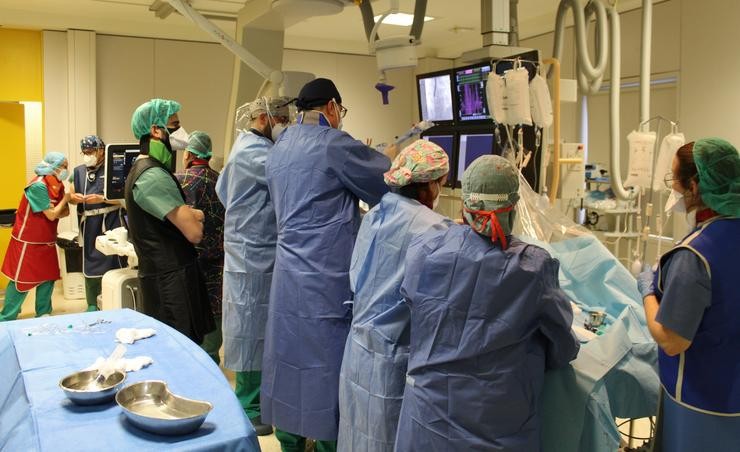 Hospital privado Vithas Vigo coloca o primeiro mitraclip da sanidade privada galega. HOSPITAL VITHAS VIGO