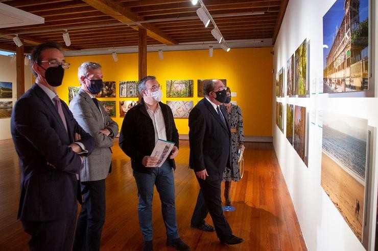 Inauguración da exposición 'Galicia a un paso de ti' na sede de Afundación en Santiago. XOÁN CRESPO / XUNTA / Europa Press