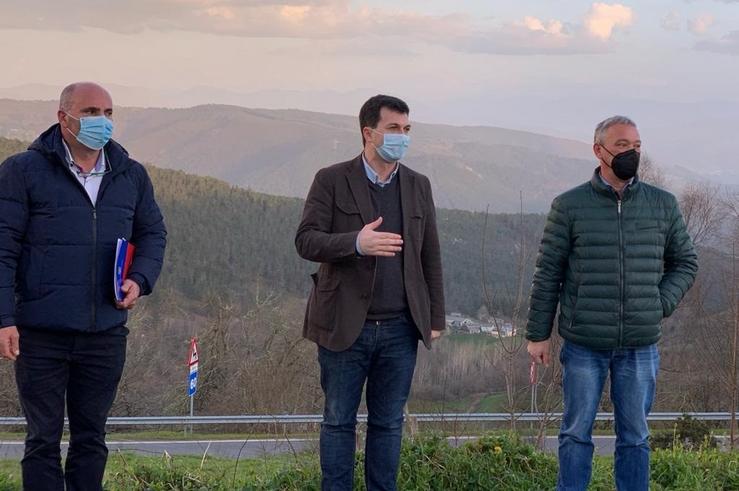 O secretario xeral do PSdeG, Gonzalo Caballero, reúnese cos alcaldes da Fonsagrada e Castroverde 