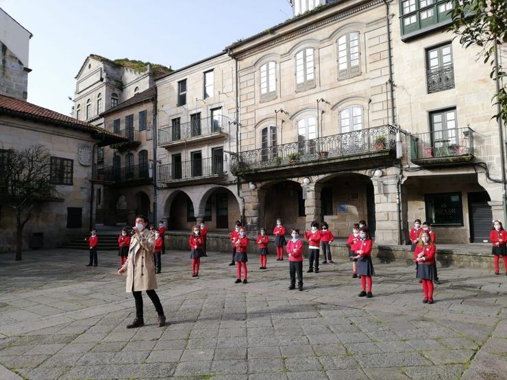 Alumnado de Pontevedra interpreta coa linguaxe de signos ‘Nun bou’, no marco do programa municipal inclusivo ‘Manciñas 20Vente-20Vente’ 