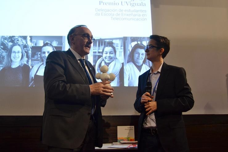 O reitor da Universidade de Vigo na entrega do premio Uvigalia / Uvigo