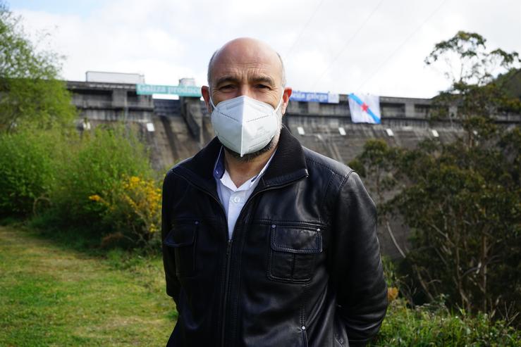 O deputado de BNG no Congreso, Néstor Rego, tras participar este domingo nunha acción reivindicativa no encoro dá Ribeira, nas Pontes (A Coruña). BNG 