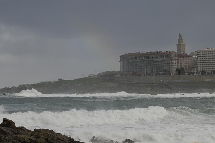 Praia de Riazor durante un temporal costeiro na Coruña, Galicia 