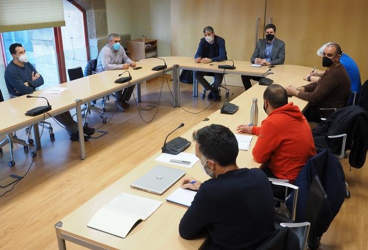 Reunión do comité de empresa da refinaría de Repsol na Coruña con representantes do PSOE 