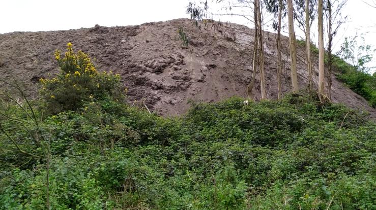 Zona onde se producen emanacións de metano nas zonas de vertedura da antiga mina de Touro / Ecoloxistas en Acción