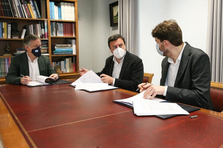 A firma do convenio tivo lugar este venres na sede da Deputación da Coruña. DEPUTACIÓN DA CORUÑA 