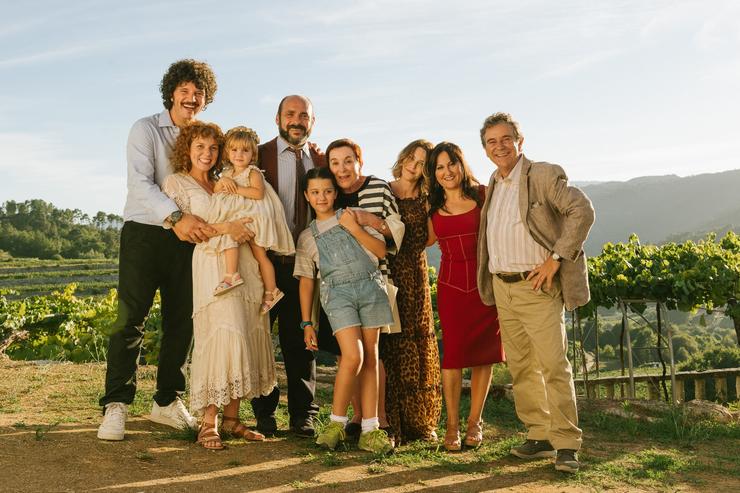 A familia que protagoniza 'Cuñados'. Foto: Portocabo.