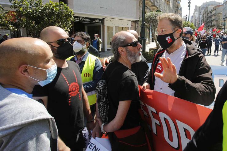 Traballadores do metal interumpen a manifestación da CIG en Vigo con motivo do 1 de maio en protesta polo convenio provincial. MARTA VÁZQUEZ / EUROPA PRESS / Europa Press