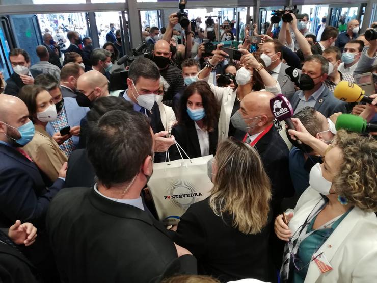 Pedro Sánchez no stand de Pontevedra en Fitur con Tino Fernández / Concello de Pontevedra