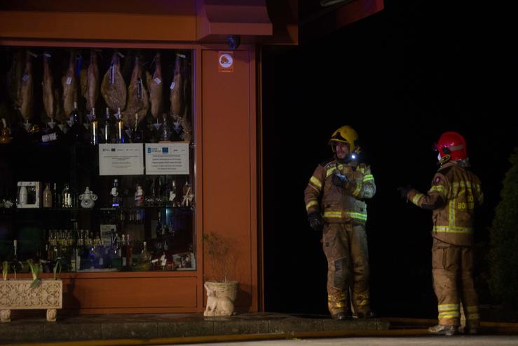 Os bombeiros traballan nun operativo. CARLOS CASTRO - EUROPA PRESS