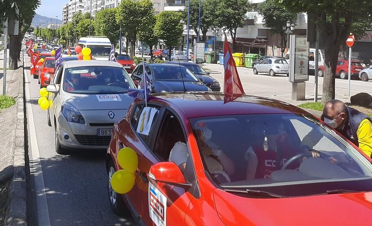 Caravana de coches organizada por CCOO e UXT en Vigo, en protesta contra o "despezamento" do servizo de Correos.. CC.OO. /UXT / Europa Press