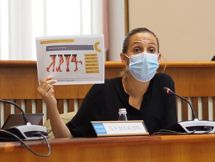 A socialista Noa Díaz ensina un cartel do curso online da CRTVG sobre situacións de acoso laboral / PSdeG