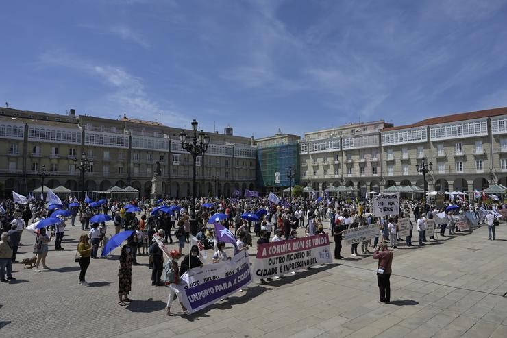 Centos de persoas participan nunha manifestación en defensa do porto da Coruña, a 30 de maio de 2021, na Coruña, Galicia (España). Entidades políticas, sociais e veciñais participaron este domingo nunha manifestación de apoio ao porto de A. M. Dylan - Europa Press / Europa Press
