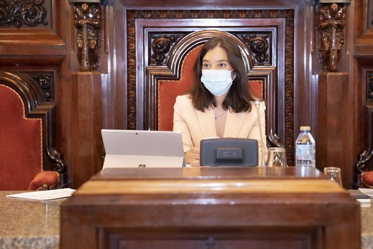 A alcaldesa da Coruña, Inés Rey, durante un pleno municipal 