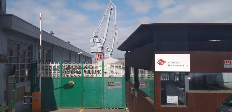 Entrada principal de Estaleiros San Enrique (antiga Factorías Vulcano), en Teis (Vigo). / Europa Press
