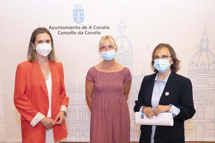 As concelleiras da Coruña Esther Fontán e Mónica Martínez, na presentación da carreira