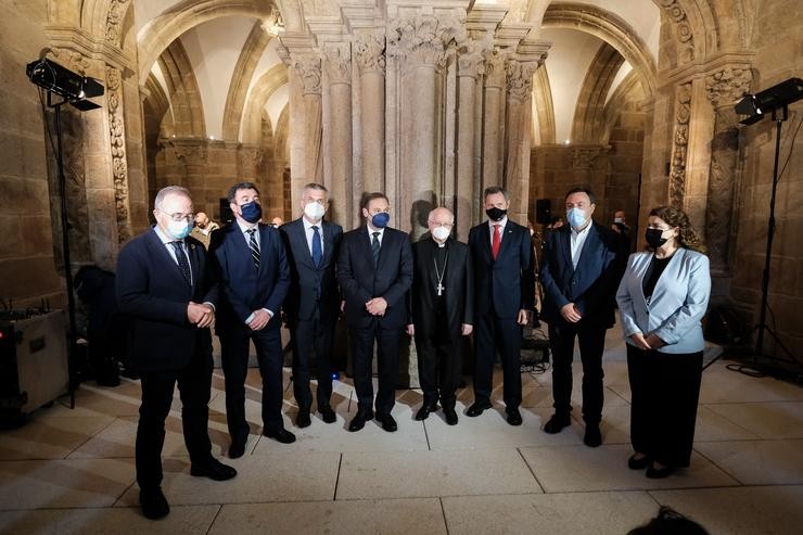 O conselleiro de Cultura e Educación da Xunta de Galicia, Román Rodríguez (2i); o ministro de Transportes, Mobilidade e Axenda Urbana, José Luís Ábalos (3i); o arcebispo compostelán, monseñor Julián Barrio; e o delegado de Goberno en Galicia, José. César Arxina - Europa Press 