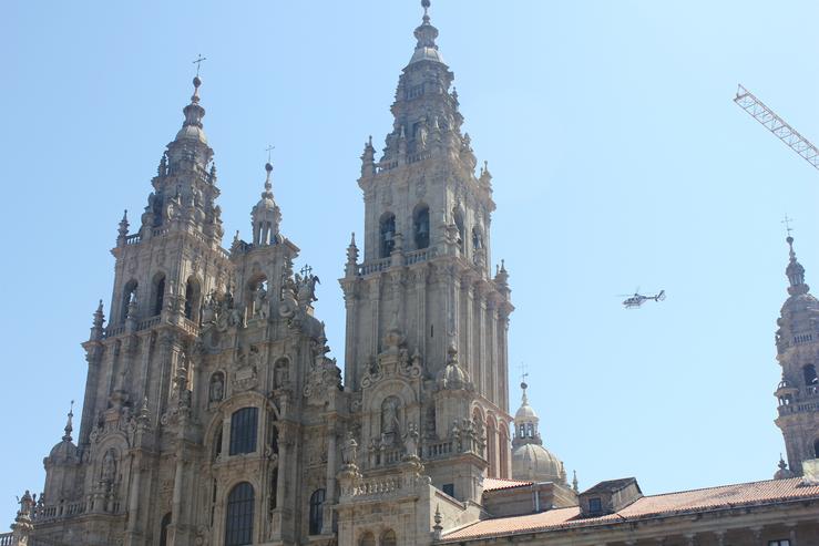 A Unidade de Helicópteros da Policía Nacional sobrevuelva o ceo de Santiago con motivo do Xacobeo.G. POLICÍA NACIONAL 