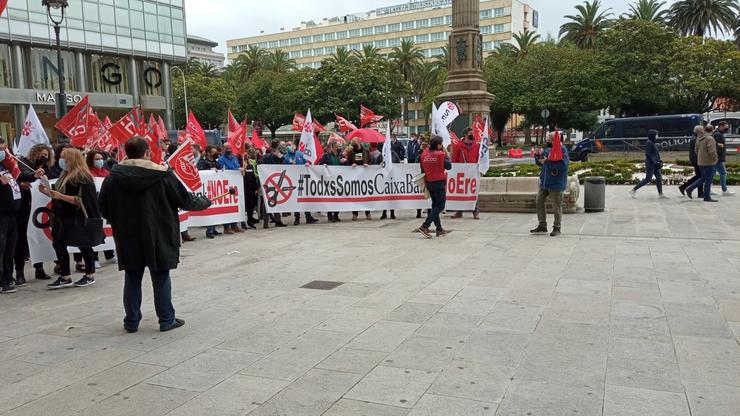 Protesta de traballadores de Caixabank contra o ERE 