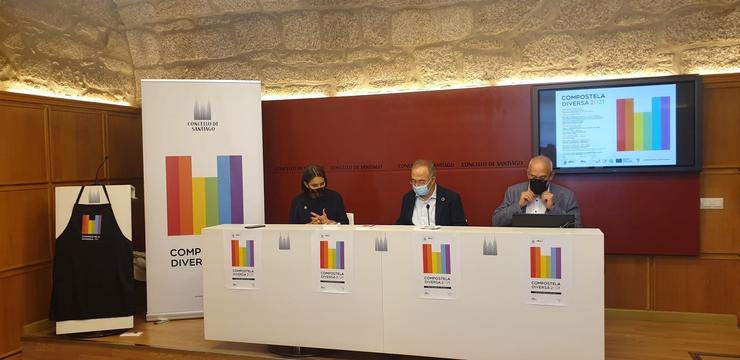 Rolda de prensa dos concelleiros Mercedes Rosón e Sindo Guisarte xunto ao alcalde Xosé Sánchez Bugallo. CONCELLO DE SANTIAGO 