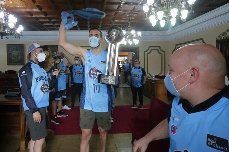 Xogadores do equipo de baloncesto do Breogán celebran o triunfo no concello de Lugo tras a súa subida á ACB, a 21 de xuño de 2021, en Lugo.. Carlos Castro - Europa Press / Europa Press