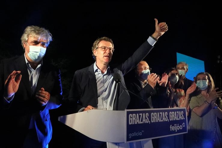 Arquivo - O presidente da Xunta e candidato á reelección polo PP, Alberto Núñez Feijóo, celebra a súa vitoria nas eleccións galegas durante a noite electoral do 12J en Santiago de Compostela, A Coruña, Galicia (España) a 12 de xullo de 2020.. César Arxina - Europa Press - Arquivo 