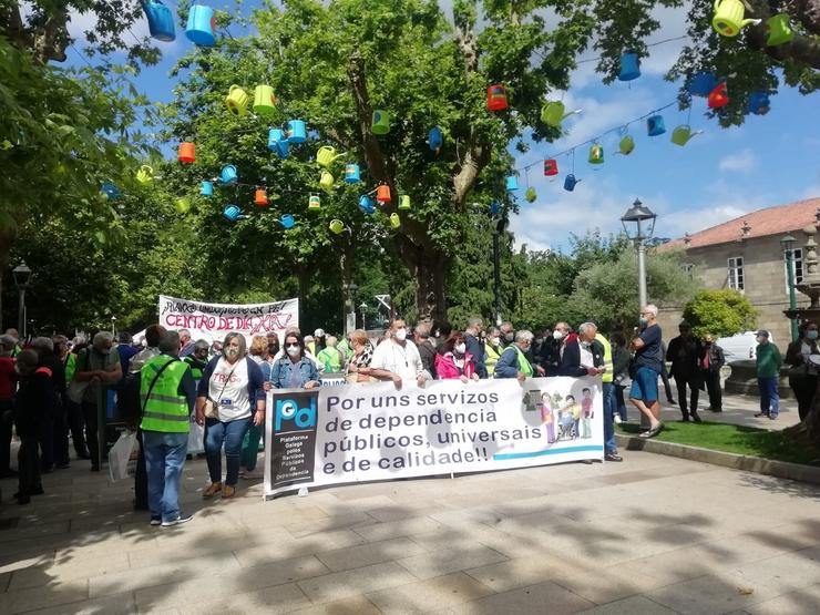 Manifestación convocada en Santiago de Compostela por Modepen a favor das residencias de maiores públicas. / Europa Press